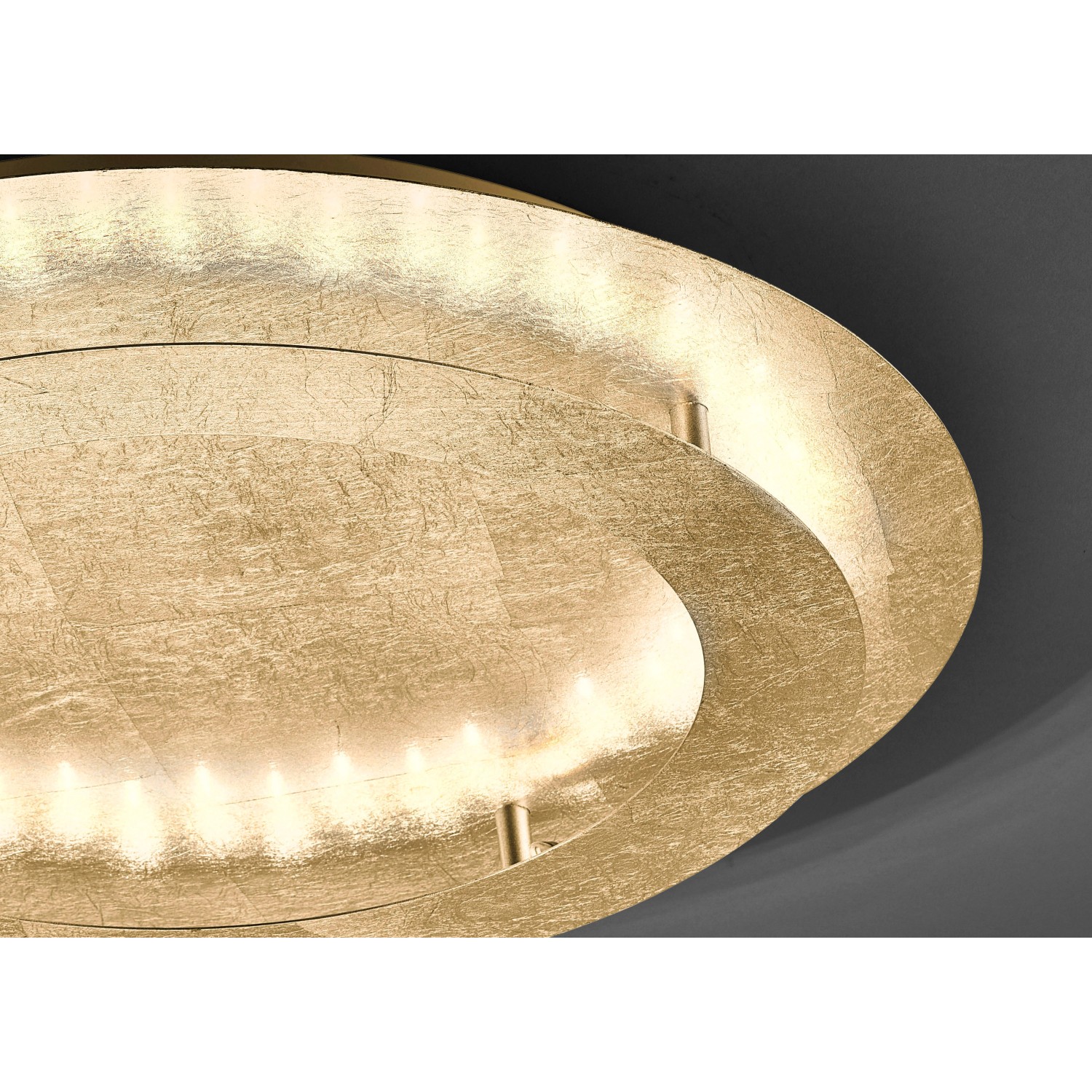 Goldene LED-Deckenleuchte Nevis, Ø 50 cm, modernes Design für Wohnräume.