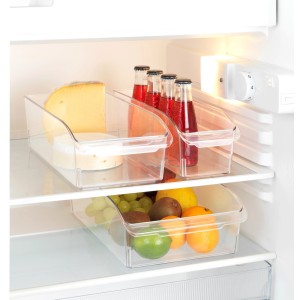 Kühlschrank mit transparenten Wenko Organizer Boxen für Käse, Getränke und Obst.