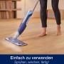 Bona Premium Spray Mop für Parkettböden in Aktion, reinigt Holzboden