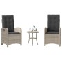 Hellgraues 3-tlg. Bistro-Set aus Polyrattan mit anthrazitfarbenen Kissen. Gartenmöbel für Balkon oder Terrasse.