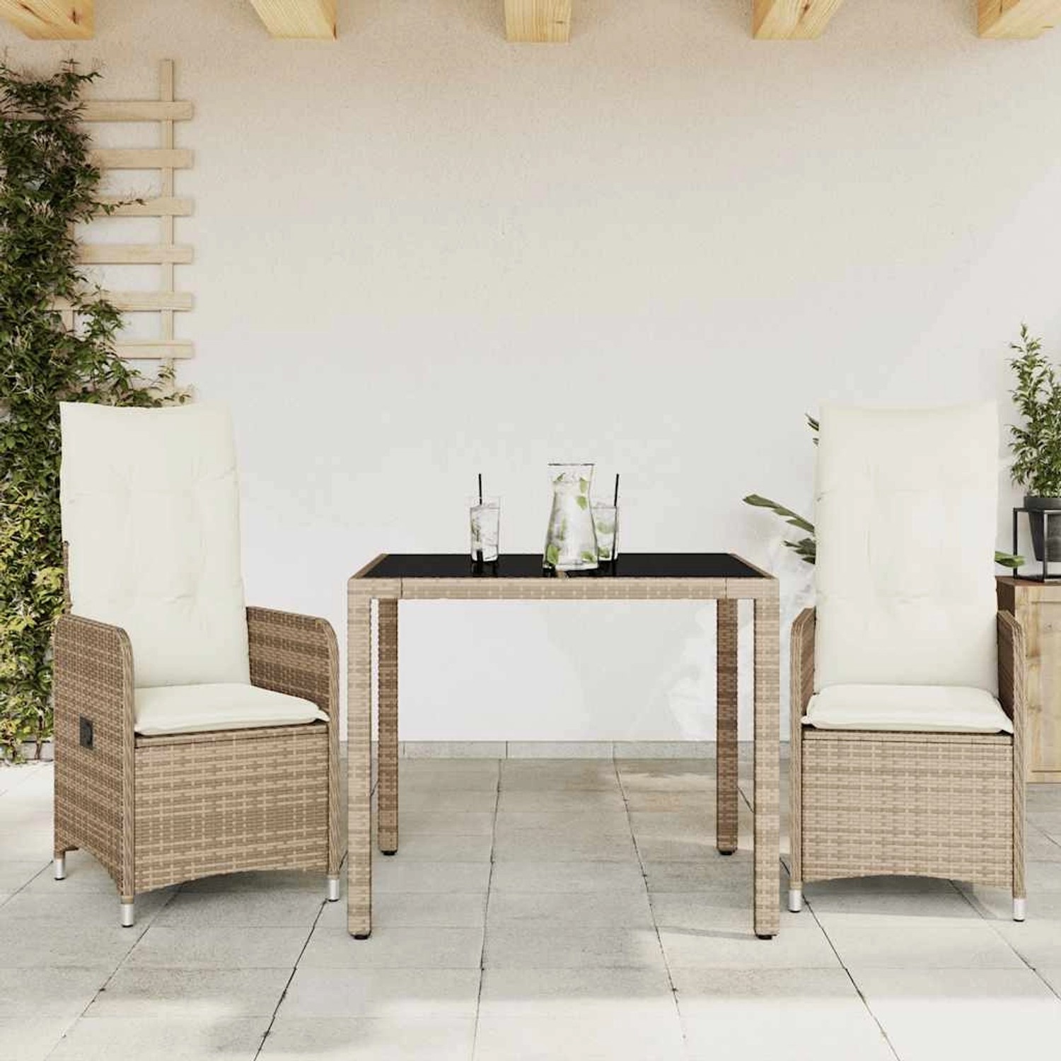 3-teiliges Garten-Bistro-Set aus Rattan mit Kissen in Beige. Gartenmöbel für Terrasse und Balkon.