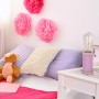 Näve Tischleuchte Max Pink-Weiß (12 cm) auf Nachttisch im Kinderzimmer.