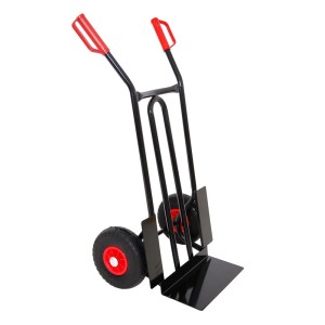 Schwarze PROREGAL Sackkarre Rhino XL mit Schaufel und pannensicheren Rädern.