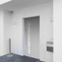 Graue Haustür Thermospace Paris Prime mit Edelstahlgriff und Glaseinsatz