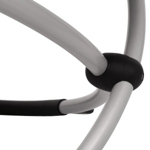 Detailansicht: Stahlrahmen und Verbindungselement der grauen/schwarzen vidaXL Sonnenliege.