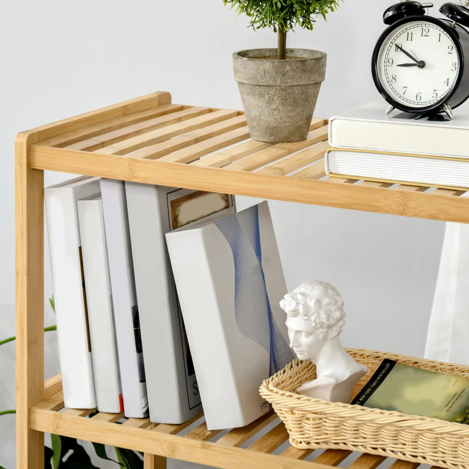 HOMCOM Standregal aus Bambus mit 4 Ablagen, ideal für Bücher und Deko.