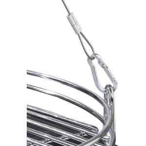 Detailaufnahme Schwenkgrill Whitby: Grillrostaufhängung mit Karabiner und Stahlseil.