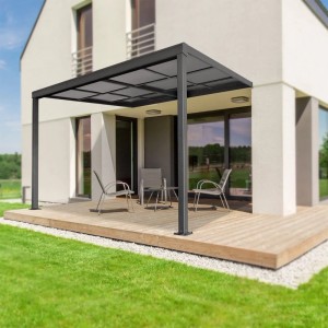Dunkelgraues Juskys Terrassendach Jakarta 4x3m mit Polycarbonatplatten auf Terrasse.