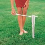 Krinner Bodendübel Kompakt Allround im Rasen mit Eindrehstange. Schirmständer für Sonnenschirme.