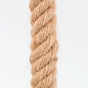 Detailaufnahme des Hanfseils der Orion Hängeleuchte Bassena. Rustikaler Lampenschirm im Industrie-Stil.