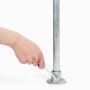 Silberne, verzinkte Fußplatte (rund, Ø 2,7 cm) für Stahlrohr-Möbelbau, wird mit Sechskantschlüssel fixiert.