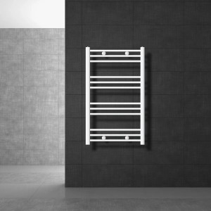 Weißer LuxeBath Badheizkörper 600x800 mm, gerade Ausführung mit Seitenanschluss.