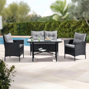 Schwarze Rattan-Lounge Sitzgruppe mit Sofa, 2 Sesseln, Glastisch und grauen Polstern für Garten & Terrasse.