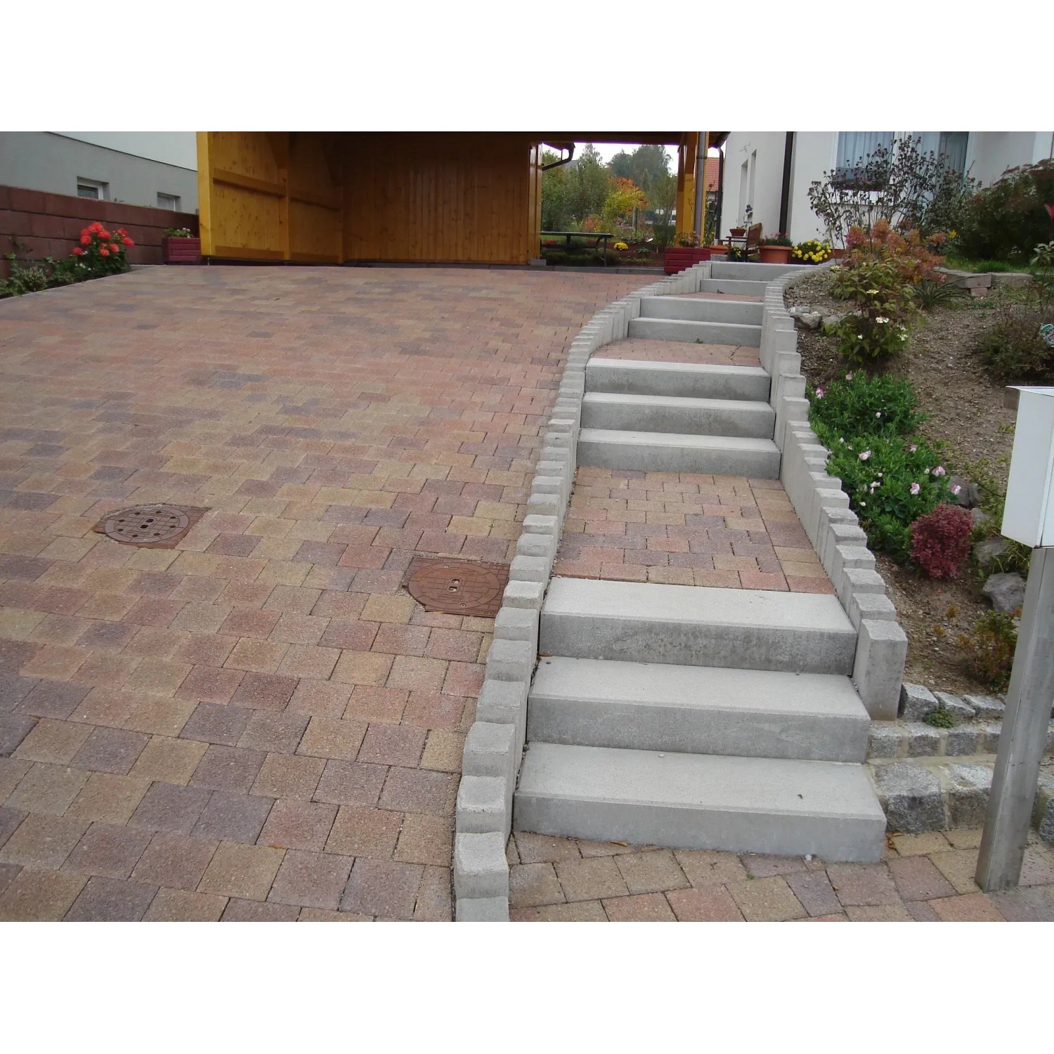 EHL Blockstufe Grau, 75x35x15 cm, für Treppen im Außenbereich. Glatte Betonoberfläche.