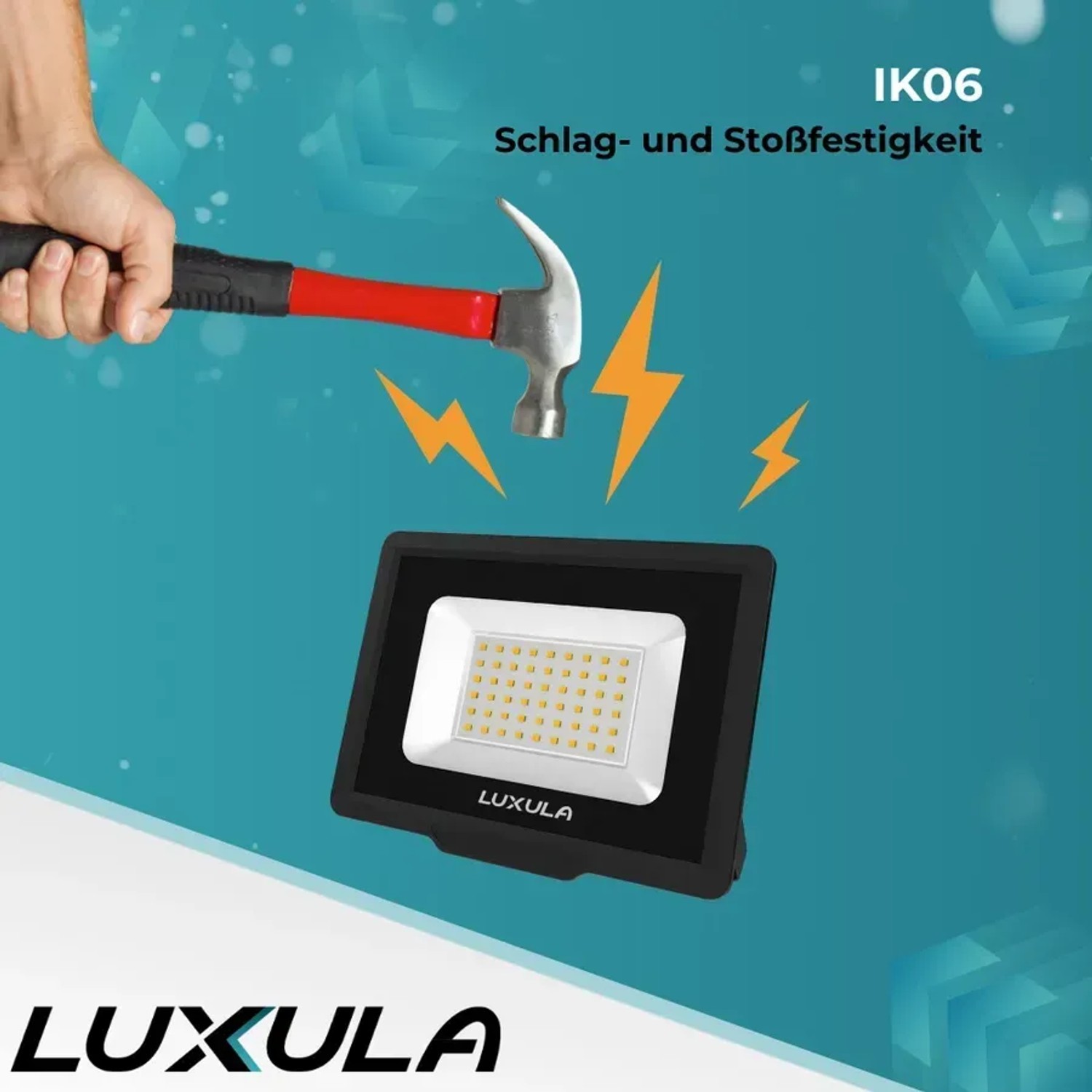 Schlagfester LUXULA LED Fluter: Hammer testet die Stoßfestigkeit des schwarzen 10W Außenstrahlers.