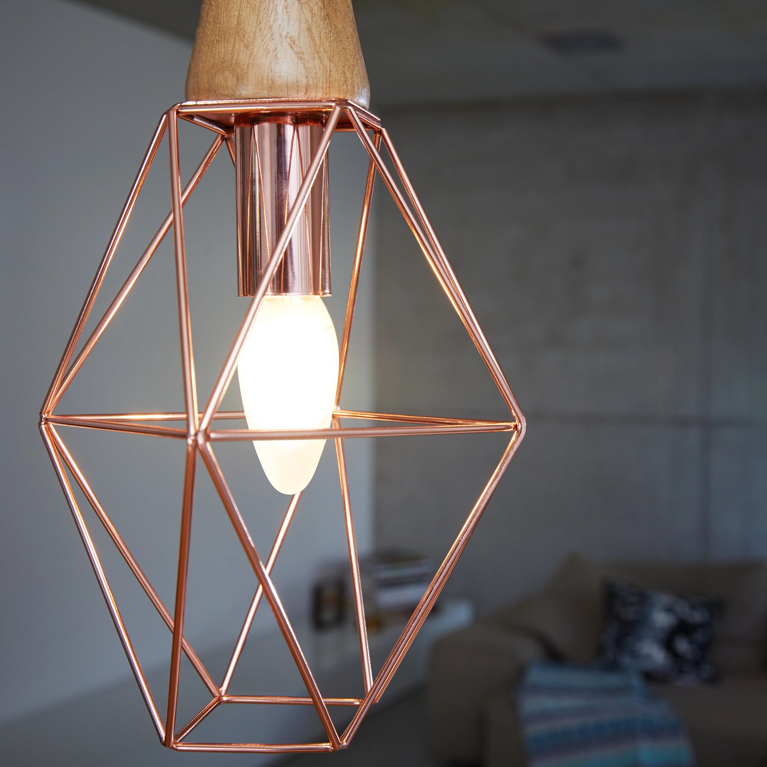 Osram LED-Lampe E14 Kerze, 4W, 5er-Set in Kupfer-Draht-Leuchte.