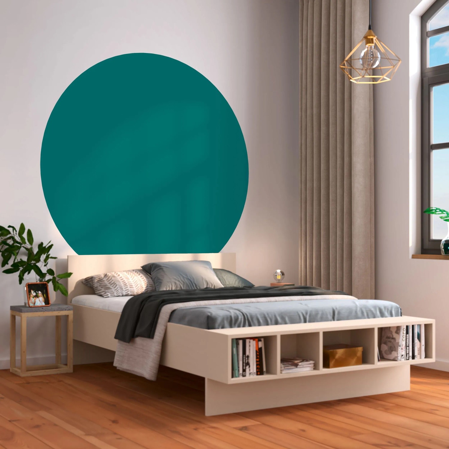 Schlafzimmer mit Wand in Pfauengrün von CREATE! by OBI. Matte Wandfarbe für Innenräume.