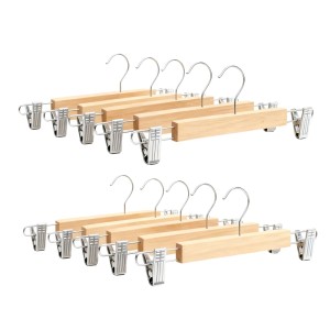 10 Relaxdays Hosenbügel aus hellem Holz und Metall mit rutschfesten, verstellbaren Clips für Hosen und Röcke.