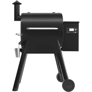Traeger Pro 575 Holzpelletgrill mit digitalem Display und Rädern.