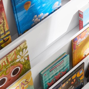 Detailansicht: Weißes SoBuy Kinder Bücherregal mit bunten Kinderbüchern.