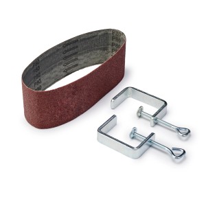 Zubehör für Einhell Bandschleifer TE-BS 850 E: Schleifband P80 und Schraubzwingen.