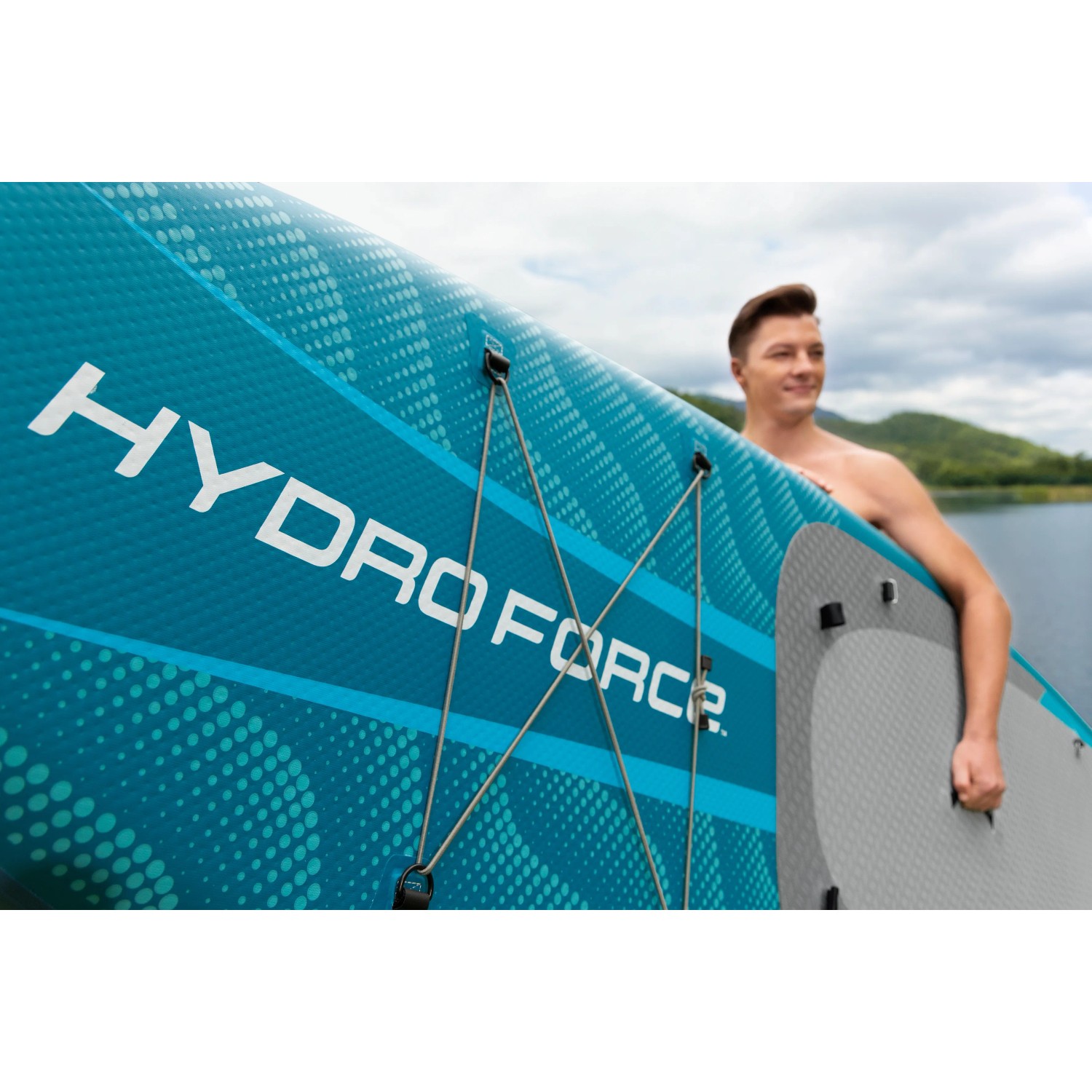 Bestway SUP Board Aqua Drifter, blau, mit Tragegurten und Person. Ideal für Stand Up Paddling.