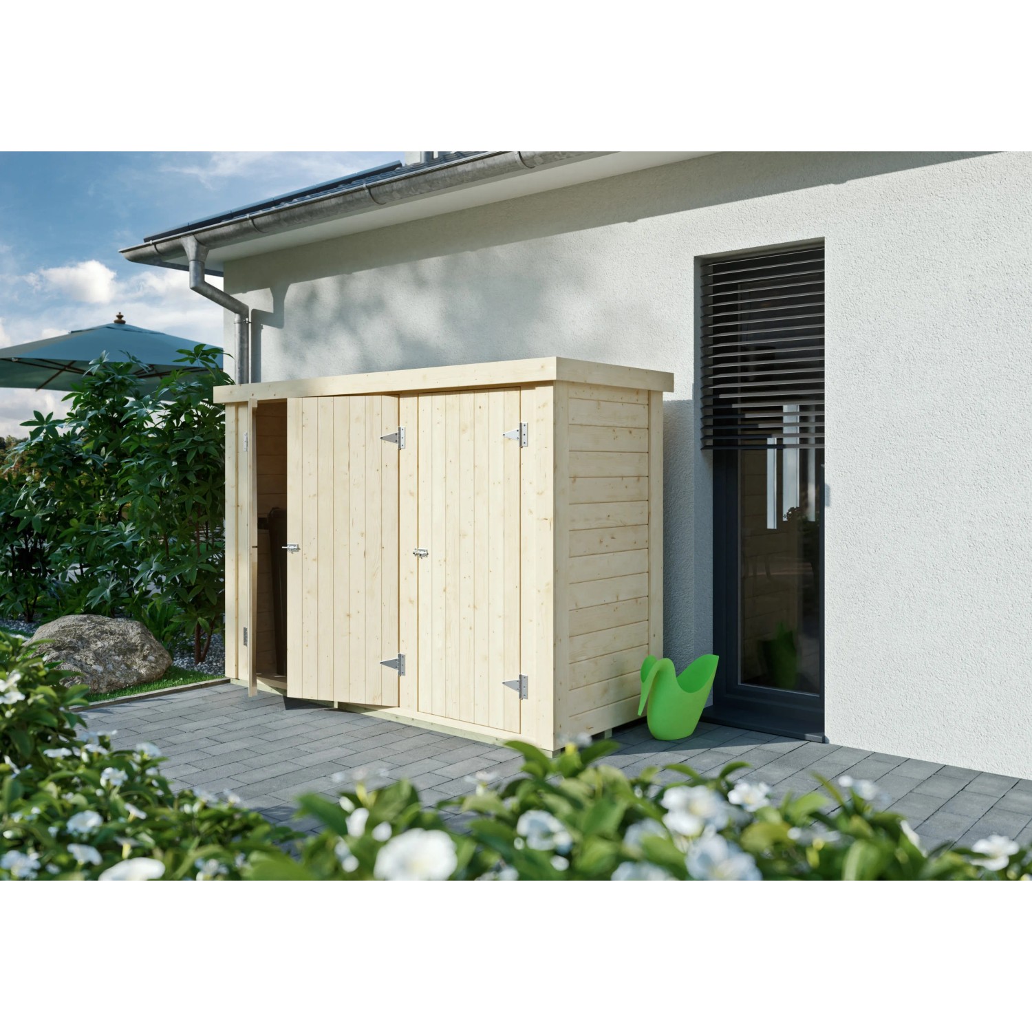 Kiehn-Holz Gartenschrank KH-TS 28-002 aus unbehandeltem Holz mit Doppeltür vor Hauswand.