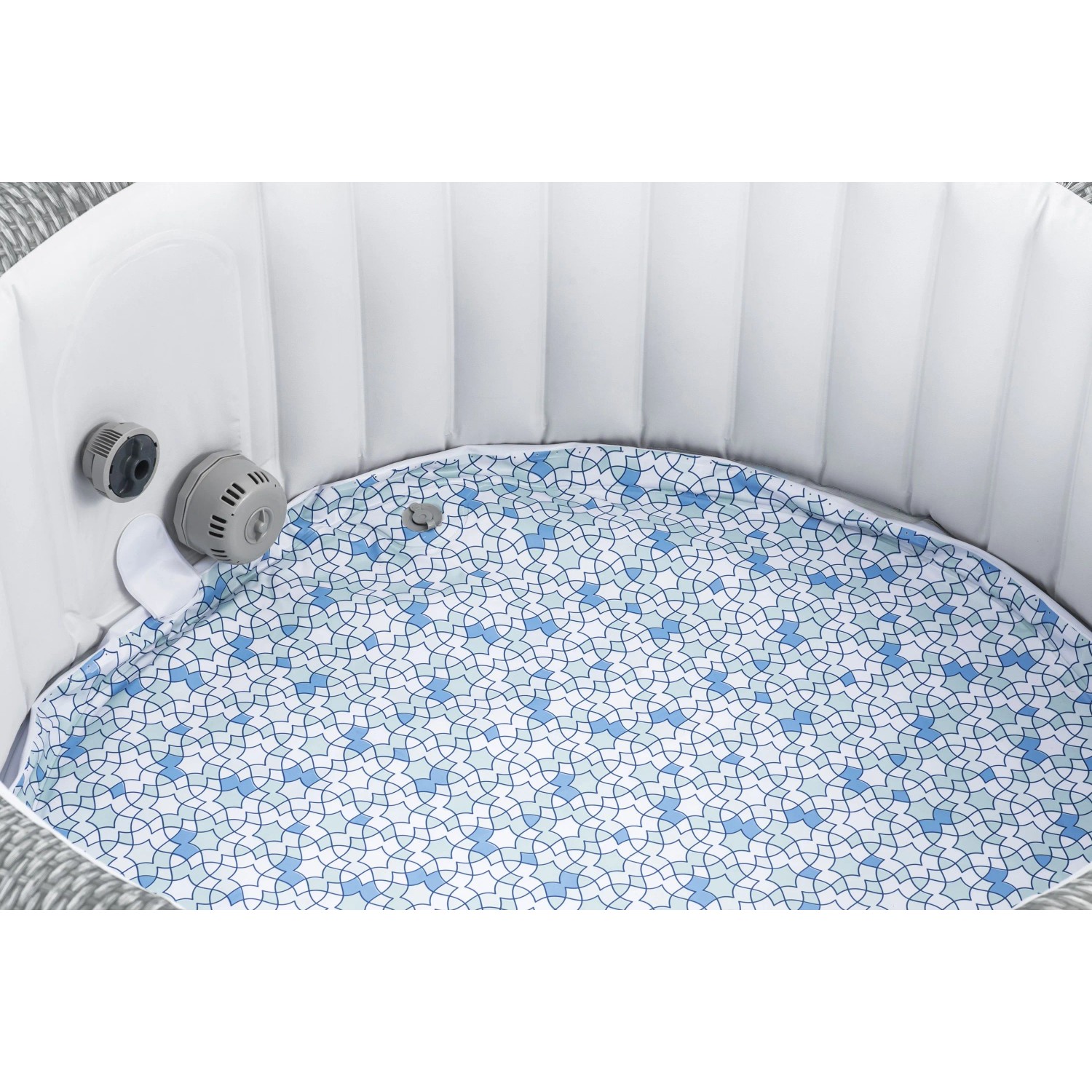 Bestway Bali AirJet Whirlpool Innenansicht mit blau-grauem Polygonboden und weißen Wänden. Inkl. AirJet Düsen.
