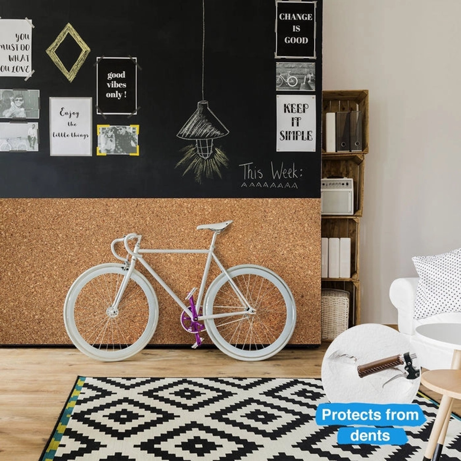 KARAT Rollenkork als Wandverkleidung im Wohnraum mit Fahrrad als Deko, vielseitig einsetzbar.