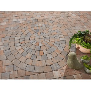 Kann Pflasterkreis Casalina Juranuanciert, Ø 197 cm, als Gestaltungselement im Garten.