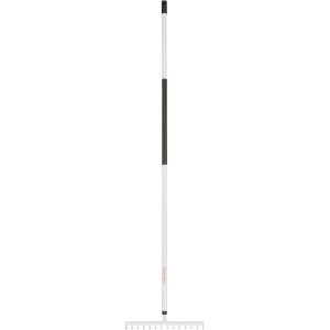 Fiskars Rechen Light, 36 cm breit, mit 14 Zinken und langem Stiel für Gartenarbeiten.