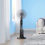 Schwarzer Standventilator SV 75-43 mit Sprühnebel-Funktion, 43 cm Durchmesser.
