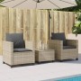 Hellgraues 3-tlg. Bistro-Set aus Polyrattan mit Kissen für Garten, Terrasse oder Balkon.