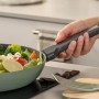 Fackelmann Pfanne Balance 28 cm mit Gemüse und ergonomischem Griff.