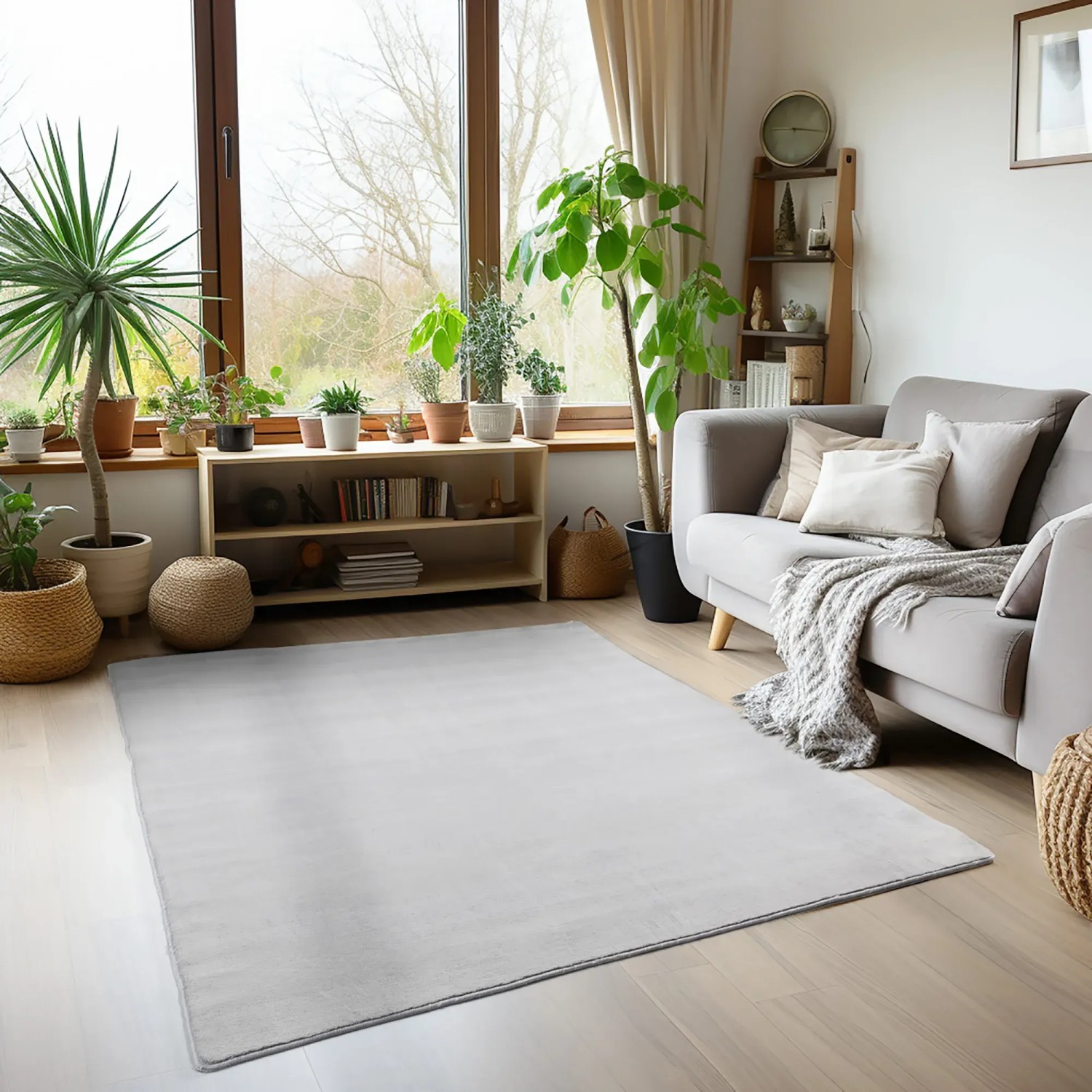 Silberner Ayyildiz Kurzflorteppich Sky 5400 (120x170 cm) im Wohnzimmer.