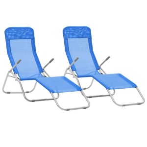 Zwei blaue Furnicato Klappliegen aus Textilene für Garten, Strand oder Camping.