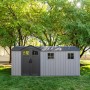 Graues Lifetime Gerätehaus Idaho (214x498x264cm) im Garten.