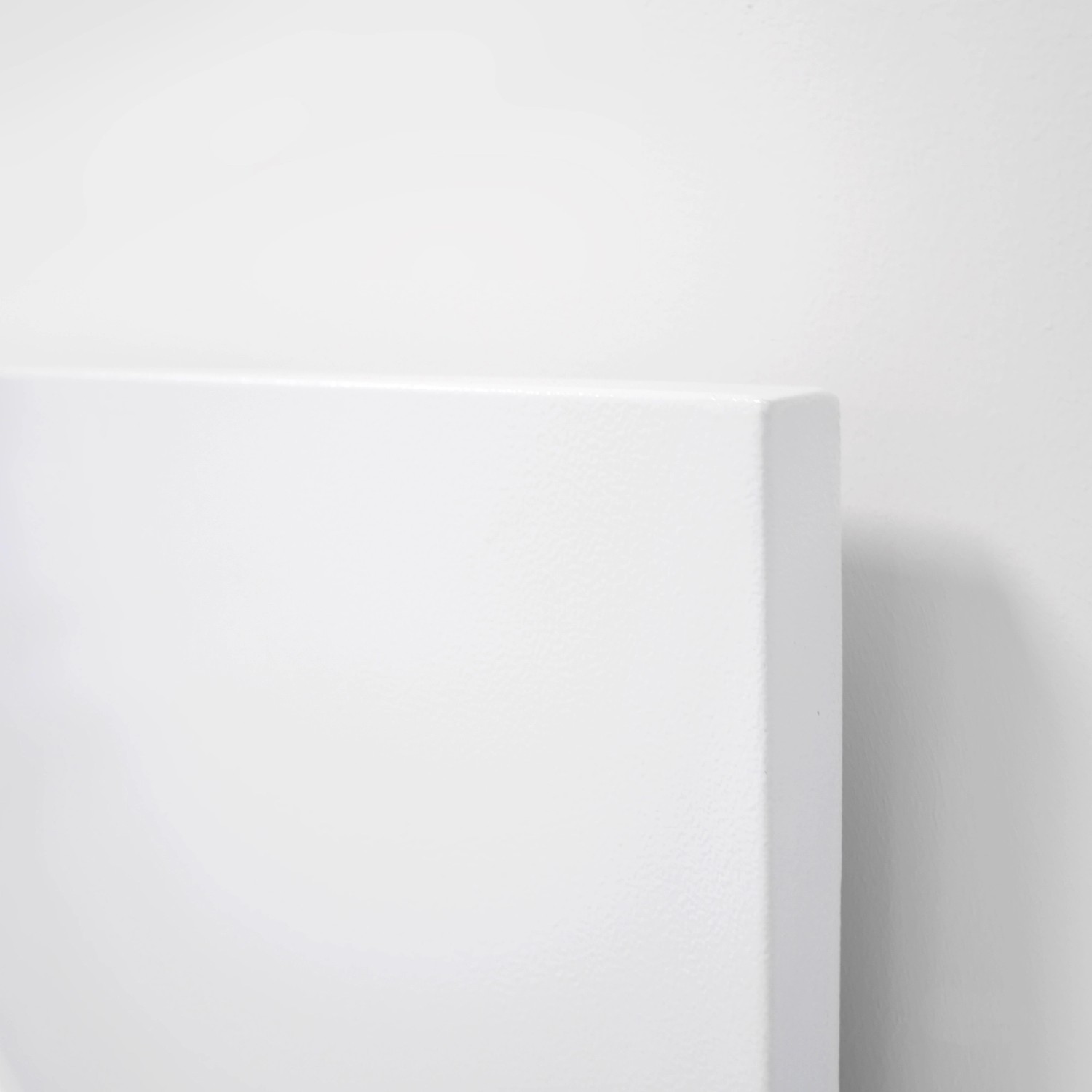 Detailansicht der weißen Vasner Infrarotheizung Citara M Metall, 1100 W, für Wand- und Deckenmontage.