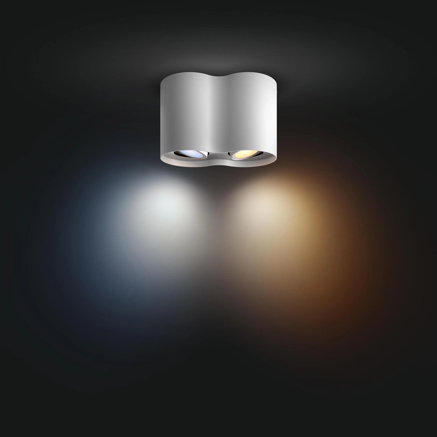 Weißer Philips Hue LED-Spot Pillar, 2-flammig, mit warmweißem und kaltweißem Licht.