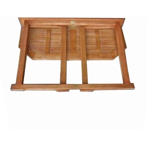 Zusammengeklappter Balkontisch Santa Fe aus Eukalyptusholz, 100x50 cm, für kleine Balkone.