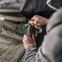 Petromax Abdeckhaube für Grilltisch ge45/fe45 wird mit Klettverschluss befestigt.