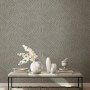 Beige Vliestapete mit Zebra-Look Streifen von Marburg, bekannt aus GZSZ. Dekorative Tapete für ein modernes Zuhause.