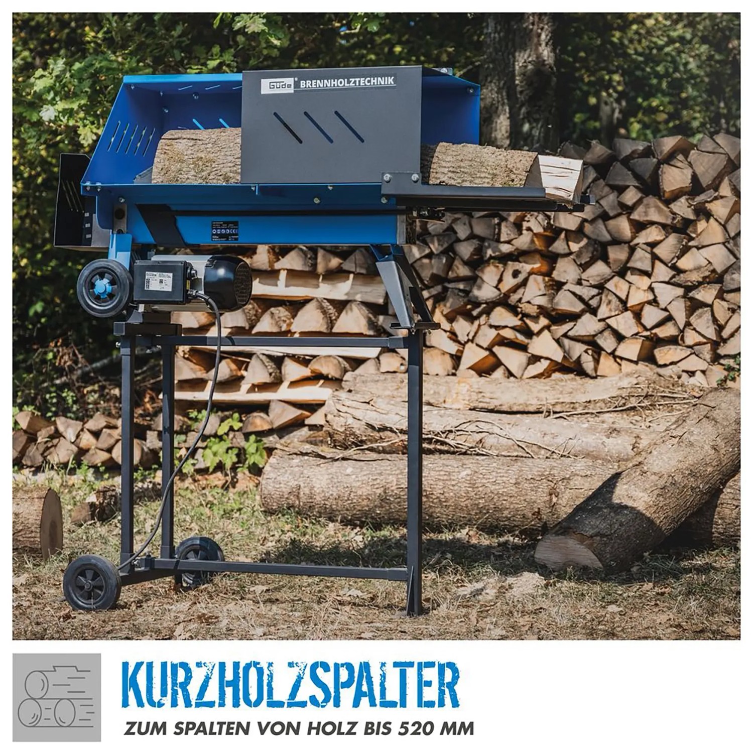 Güde Holzspalter GHS 500/6,5TE: Hydraulischer Kurzholzspalter mit Ablagetisch und Holzscheit.