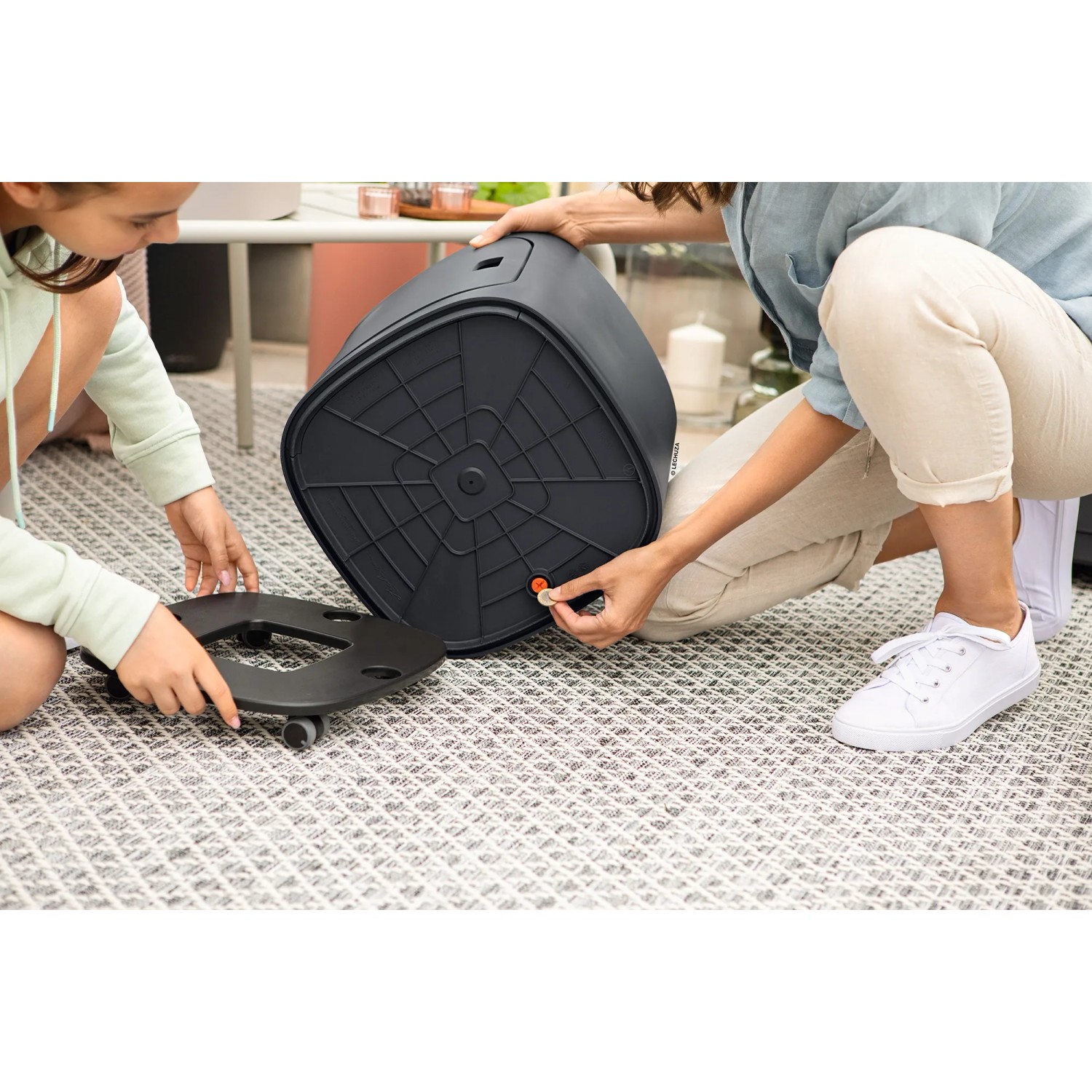 Lechuza Pila Color Pflanzgefäß, 35x35x33 cm, Korallrot, mit Bewässerungssystem und optionalem Rolluntersatz.