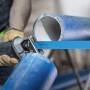 Bosch Expert Säbelsägeblatt S 1750 RD im Einsatz beim Sägen eines Rohres.