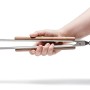 Petromax Grillzange (klein) aus Edelstahl mit Holzgriffen in der Hand