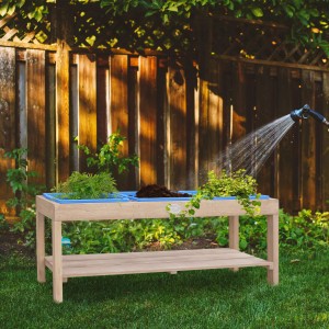Axi Sand- und Wassertisch mit 3 blauen Behältern aus naturbraunem Holz im Garten.