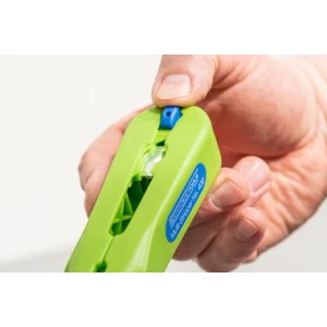 WEICON Multi-Stripper No.400 Green Line Zange in Aktion, Abisolieren im Detail.