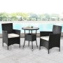 Schwarzes Polyrattan Gartenmöbel Set Bayamo mit Tisch und 2 Stühlen mit beigen Auflagen.