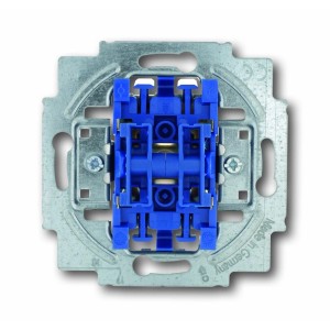 Busch-Jaeger Unterputz-Serienschalter Einsatz, blaue Kontakte und silberfarbene Halterung.